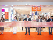 UNIQLO Hanoi Centre chính thức khai trương sáng ngày 27.03, chào đón hàng trăm khách hàng đến tham quan, mua sắm