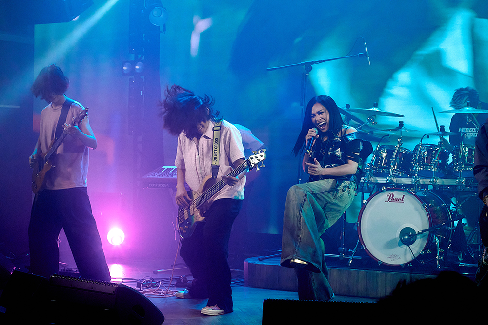 OST “Không Khoan Nhượng” của Bố Già Trở Lại : Rock metal gai góc cùng giọng ca Phương Thanh - 4