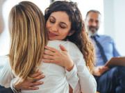 Eva tám - Trắc nghiệm: Bạn có đang duy trì mối quan hệ với người giả tạo mà không nhận ra?