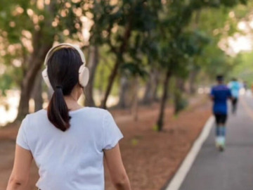 Eva tám - Trắc nghiệm: Thói quen khi đi đường của bạn có đang khiến kẻ xấu chú ý?