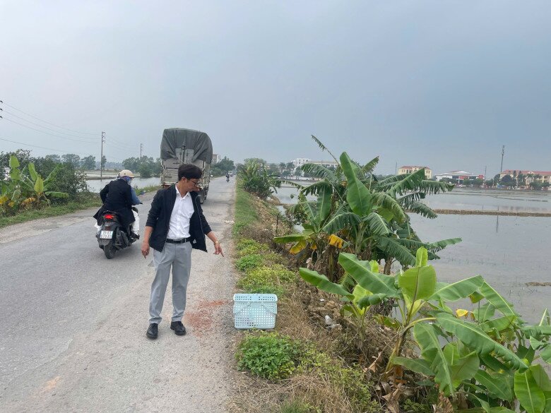 Khu vực phát hiện bé gái sơ sinh bị bỏ rơi bên lề đường gần trường Tiểu học Việt Hòa. Ảnh: Cơ quan Công an.