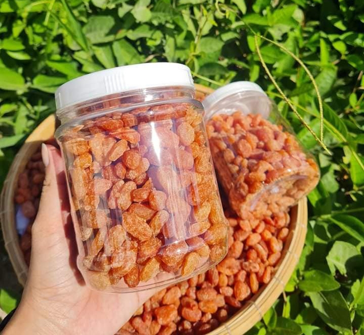 Mứt cau khô được rao bán trên chợ mạng