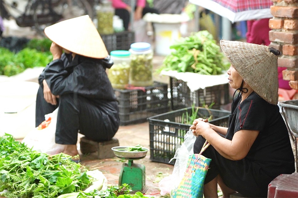 Chợ Nôm giờ đây bán đủ mọi mặt hàng phục vụ dân sinh