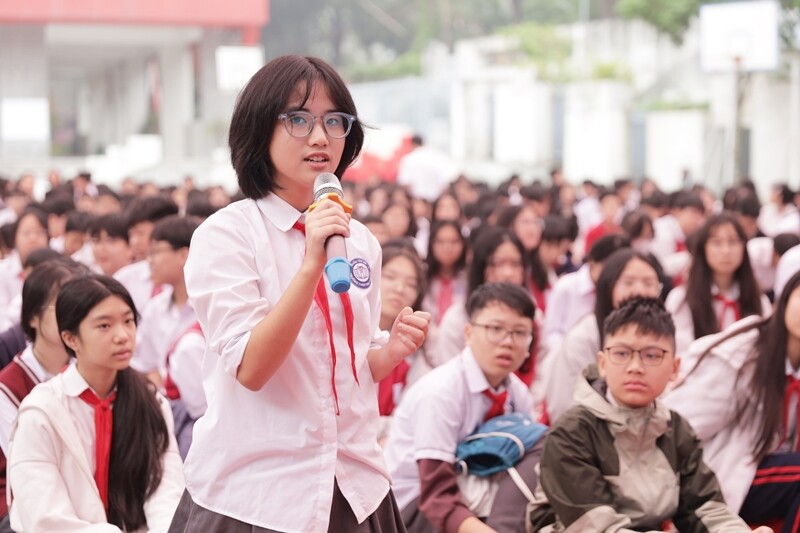 THCS Chu Văn An là điểm sáng trong giáo dục Thủ đô, trở thành niềm mơ ước của nhiều thế hệ học sinh. Điểm chuẩn vào lớp 6 trường THCS Chu Văn An năm học 2025-2026 là 15,93 điểm, với tổng số 270 học sinh trúng tuyển. 
