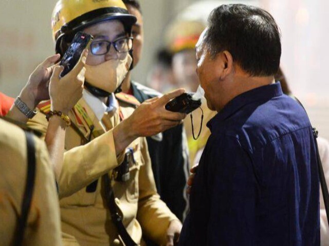 Điều tra vụ tài xế có nồng độ cồn, gây tai nạn liên hoàn trên phố Hà Nội