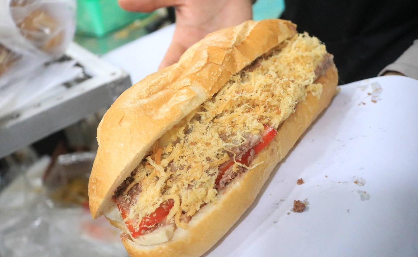 Ổ bánh mì “đắt xắt ra miếng”