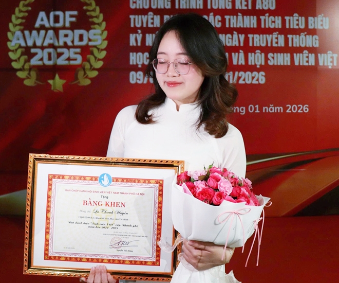 Lã Thanh Huyền vinh dự nhận danh hiệu Sinh viên 5 tốt cấp Thành phố