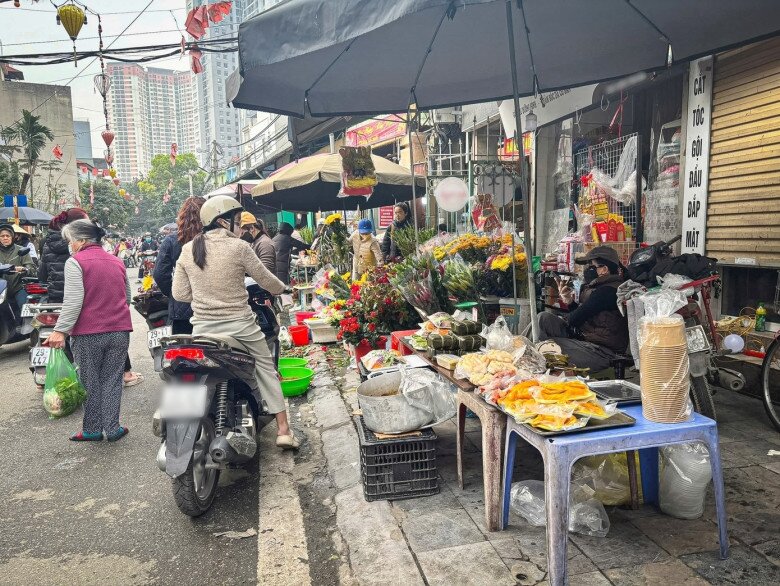 Không khí tại các khu chợ cũng nhộn nhịp hơn ngày thường