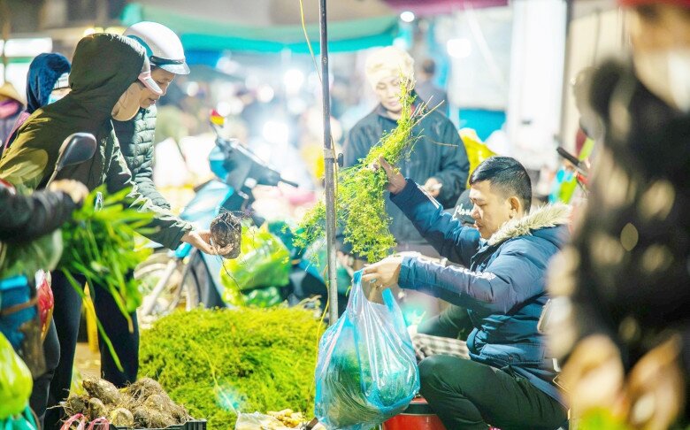 Lá mùi bán chạy tại nhiều khu chợ