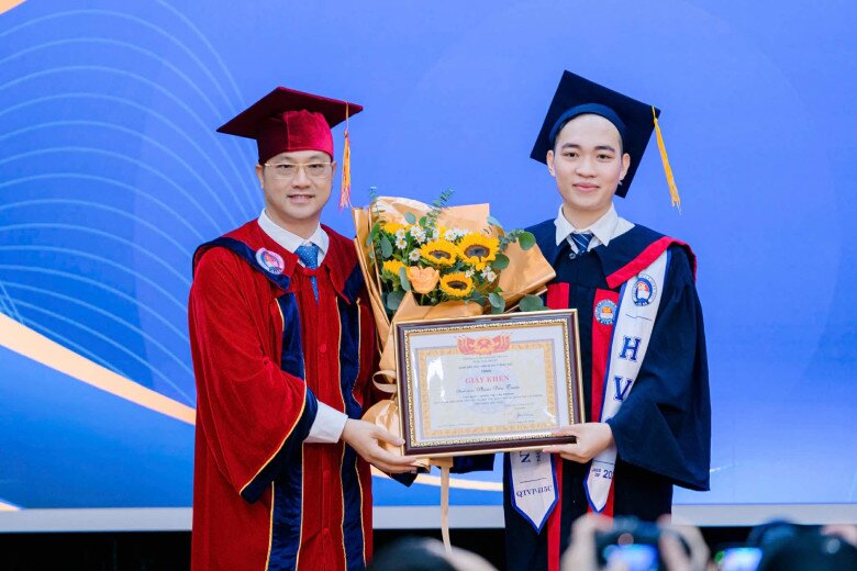 4 năm đại học của Tuấn khép lại với những thành tích nổi bật