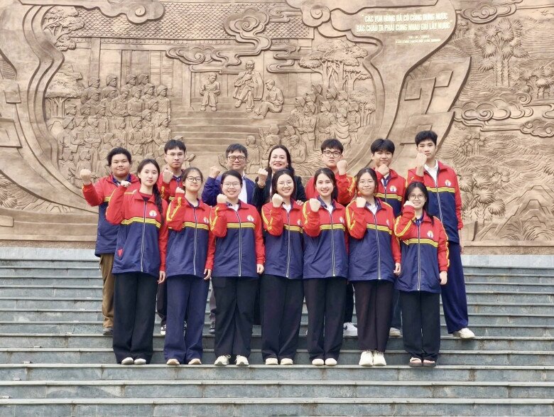 Hà Thủy được cô giáo đánh giá là con át chủ bài trong đội tuyển Sử của tỉnh Phú Thọ 