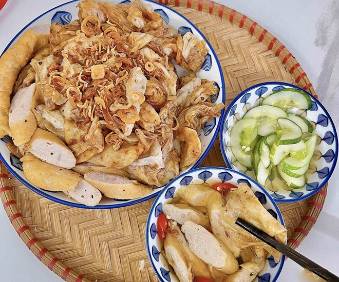 Bánh cuốn Mão Điền có màu vàng khác lạ