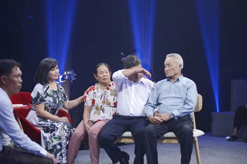 Giây phút đoàn tụ nghẹn ngào