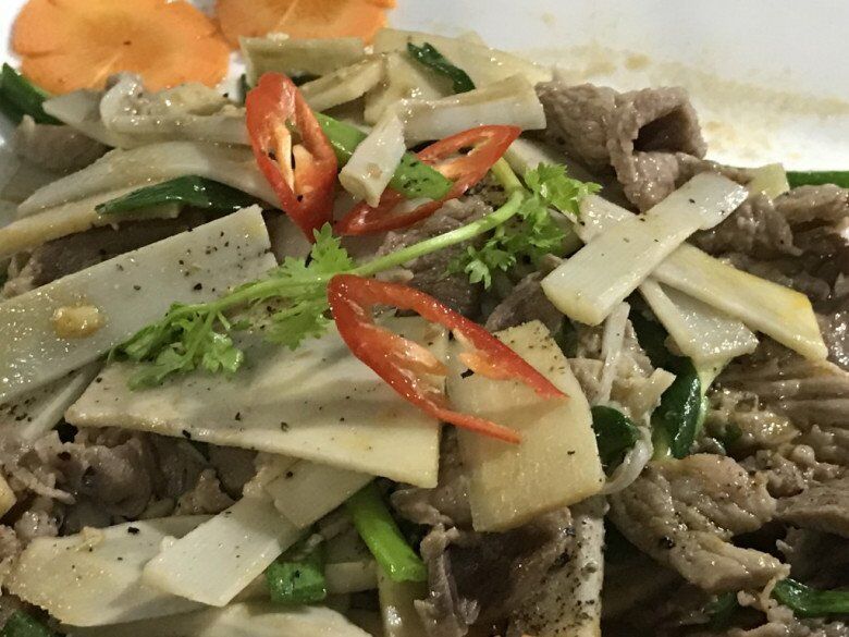 Củ hũ đủng đỉnh ngọt và giòn, có thể xào hoặc làm gỏi, vô cùng hấp dẫn