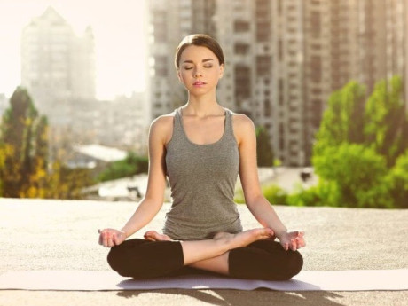 Những lợi ích khi ngồi khoanh chân