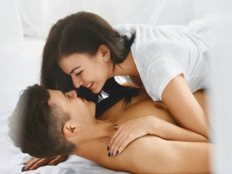 Không phải "điểm G", phụ nữ thực sự cần điều gì khi cả hai gần gũi?