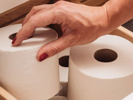 Tại sao đầu giường không nên để giấy vệ sinh?: Biết lý do này bạn sẽ bỏ chúng đi ngay lập tức