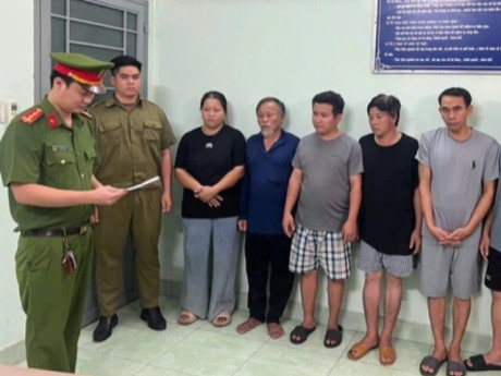 TP HCM: Triệt xóa đường dây sản xuất, buôn bán thực phẩm giả các nhãn hiệu nổi tiếng