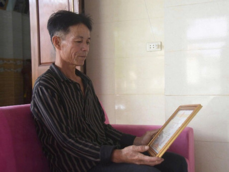 Người đàn ông hơn 10 năm "trốn vợ" đi cứu người giữa những cơn sóng dữ