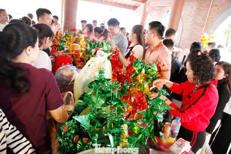 Biển người chen nhau vay tiền ở đền Bà Chúa Kho 39 img src/upload/1-2026/images/2026-02-23/1771816101-tp-27-width1123height748.jpg width660 /