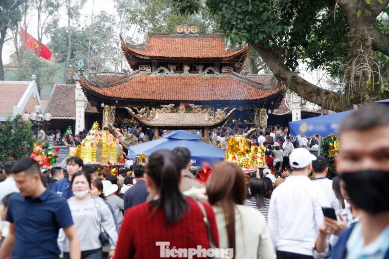 Biển người chen nhau vay tiền ở đền Bà Chúa Kho 33 img src/upload/1-2026/images/2026-02-23/1771816084-tp-23-width1390height927.jpg width660 /