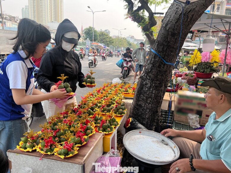 Những dĩa trầu cau đẹp mắt này chủ yếu chỉ xuất hiện dịp gần Tết