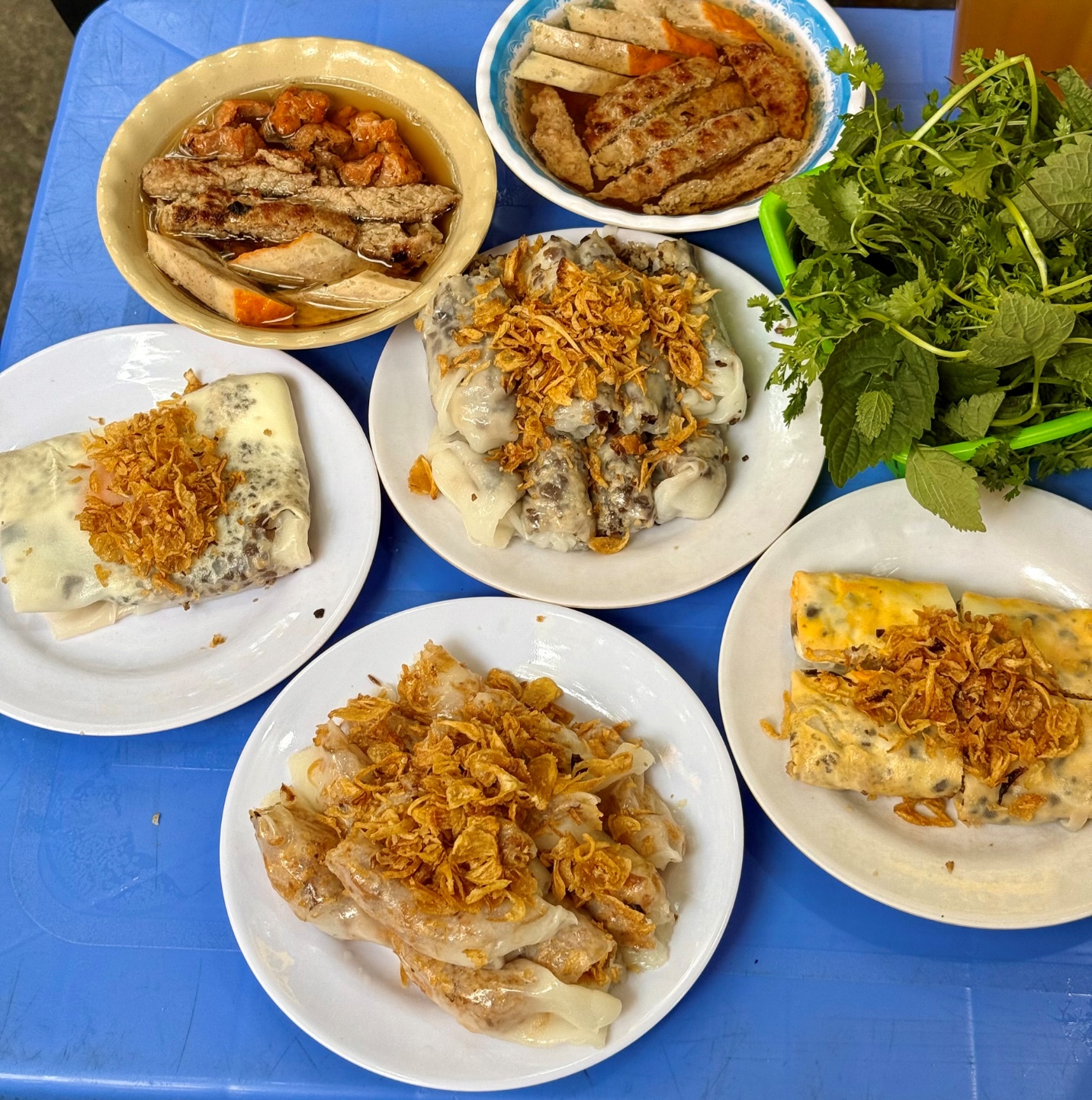 Bánh cuốn nóng cho ngày Tết bớt no nê