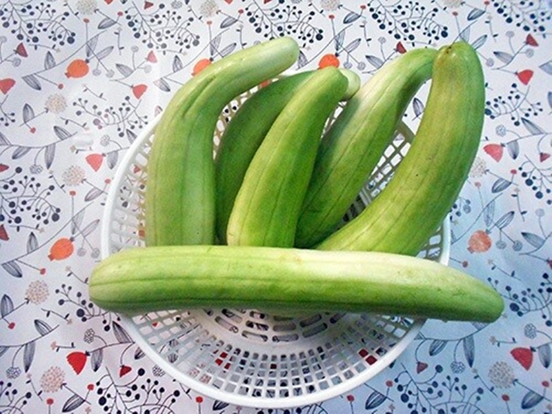 Quả này có hình dáng giống quả mướp, giá rẻ nhưng giòn và ngọt, mọng nước