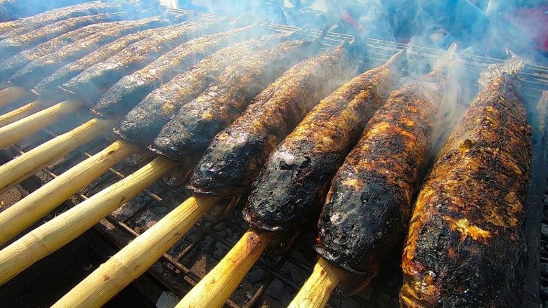 Cá lóc bông nướng còn là đặc sản bán chạy trong ngày Vía Thần tài