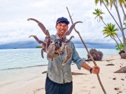 Lifestyle - Khách Việt sống hoang dã trên đảo "bí ẩn", mỗi ngày ăn tôm hùm, cá hiếm