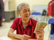 Tin tức - Người hưởng trợ cấp hưu trí được tăng mức hưởng bảo hiểm y tế lên 100%