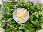 Lifestyle - Loại rau dại mọc tua tủa sau mưa xưa nấu cho lợn nay “lên đời” thành đặc sản, 70.000 đồng/kg vẫn đắt khách