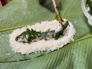 Lifestyle - Chán nhân thịt quen thuộc, đặc sản bánh chưng cá chép ở Thái Nguyên lên ngôi, nửa triệu đồng/cặp vẫn cháy hàng