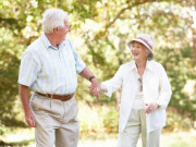 Sức khỏe - Tuổi thọ dài hay ngắn nhìn dáng đi là biết?: 7 đặc điểm của người có nguy cơ giảm tuổi thọ