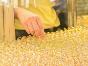 Tin tức - Giá vàng miếng hôm nay đặc biệt gây sự chú ý, nhiều người xuất hiện băn khoăn nên mua vàng nhẫn hay vàng trang sức?