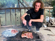 Lifestyle - Khách Tây thích thú nướng gà, làm chả thịt giữa thung lũng ở Ninh Bình