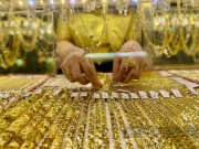 Tin tức - Giá vàng giảm mạnh, tiệm vàng lại xuất hiện cảnh quen thuộc