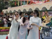 Lifestyle - "Tọa độ" check-in siêu hot Tết 2026: Chợ Bến Thành và Hồ Con Rùa "thay áo mới"