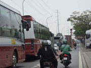 VIDEO: Ô tô bị níu chân ở cửa ngõ cao tốc TPHCM – Long Thành – Dầu Giây