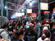 Tin tức - Trắng đêm ở bến xe Miền Tây: Hàng nghìn người chen chân chờ xe về quê đón Tết