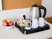 Lifestyle - Vì sao nên kiểm tra ấm đun nước, máy pha cà phê ngay khi nhận phòng khách sạn?