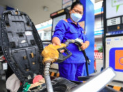 Tin tức - Giá xăng dầu có loại tăng gần 9.000 đồng/lít: Làm sao kiềm đà tăng sốc?