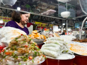 Lifestyle - Khu chợ 127 năm tuổi nổi tiếng ở miền Trung, bán đầy đặc sản ngon, rẻ