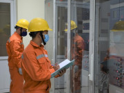 Người dân “rối” vì ký lại hợp đồng điện mỗi nơi một kiểu, điện lực TPHCM nói gì?