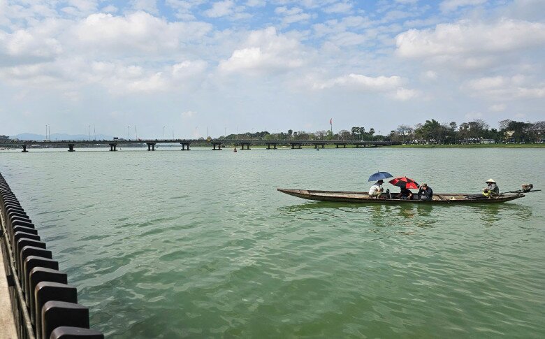 Khoảng 11h30 trưa nay, cả 2 cây vàng bị đánh rơi được tìm thấy.