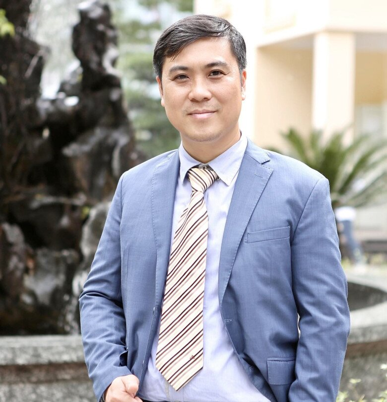 PGS.TS Nguyễn Duy Đạt đồng hành cùng các sĩ tử trong mùa tuyển sinh