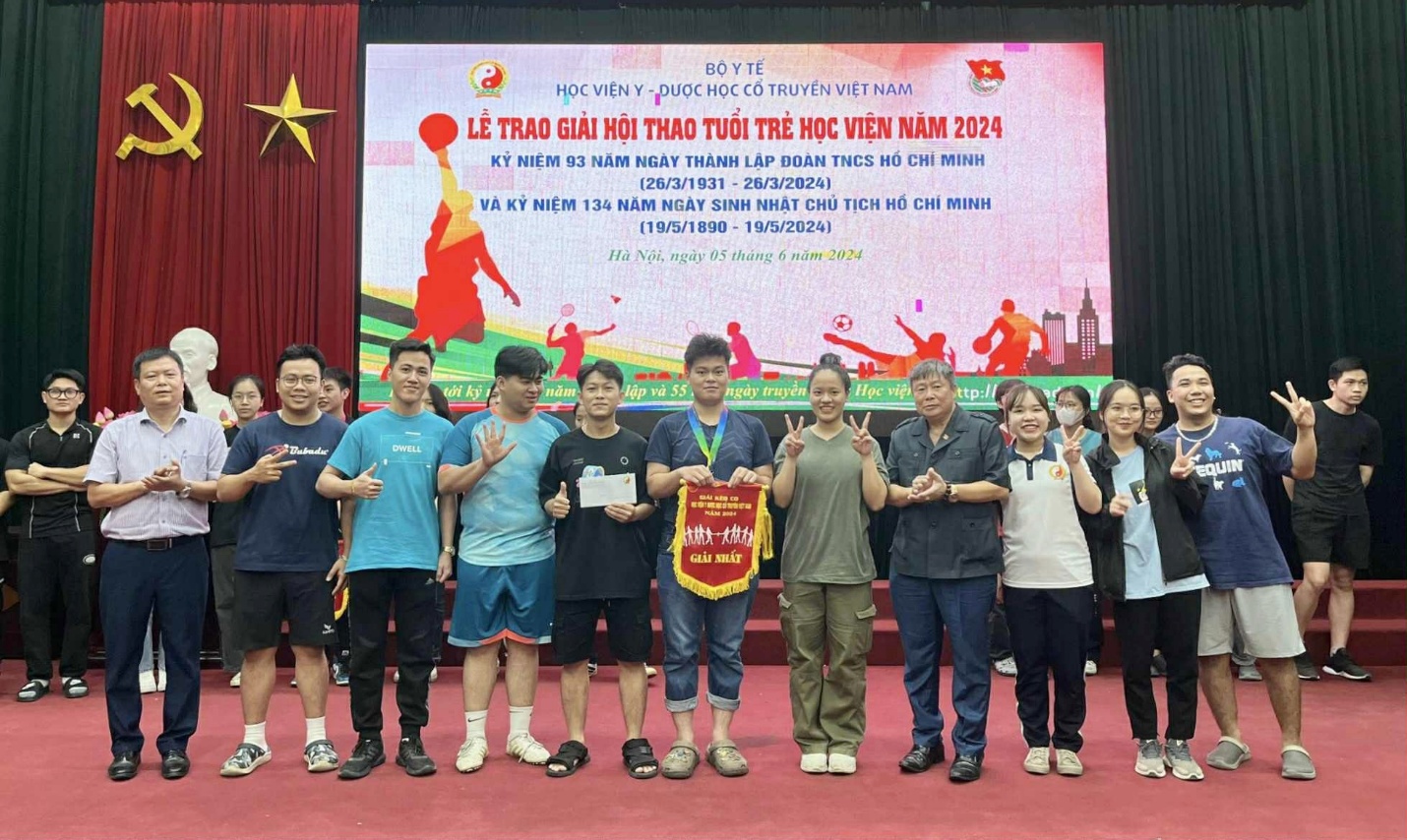 Anh Thư tích cực tham gia các hoạt động tập thể