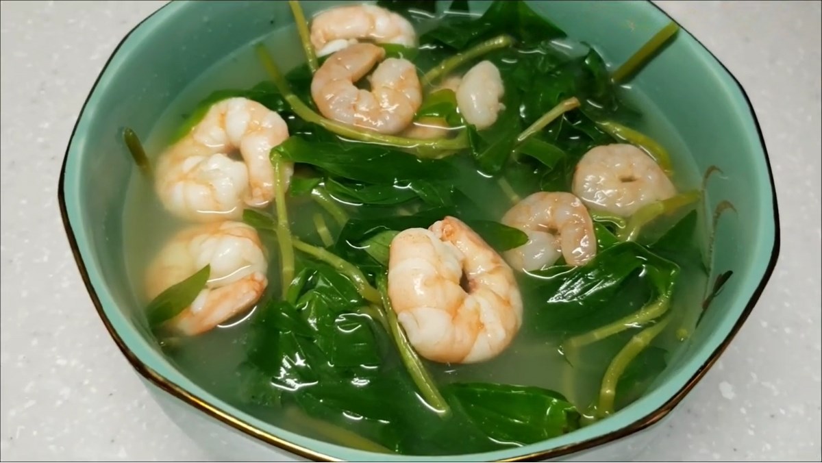 Rau chai nấu canh tôm cũng rất lạ miệng, thơm mát