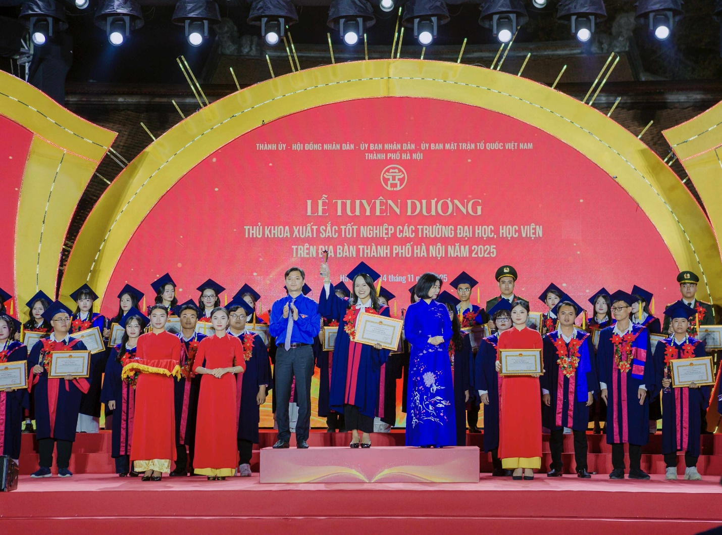 Đây sẽ là một kỷ niệm thanh xuân tươi đẹp của cô gái trẻ