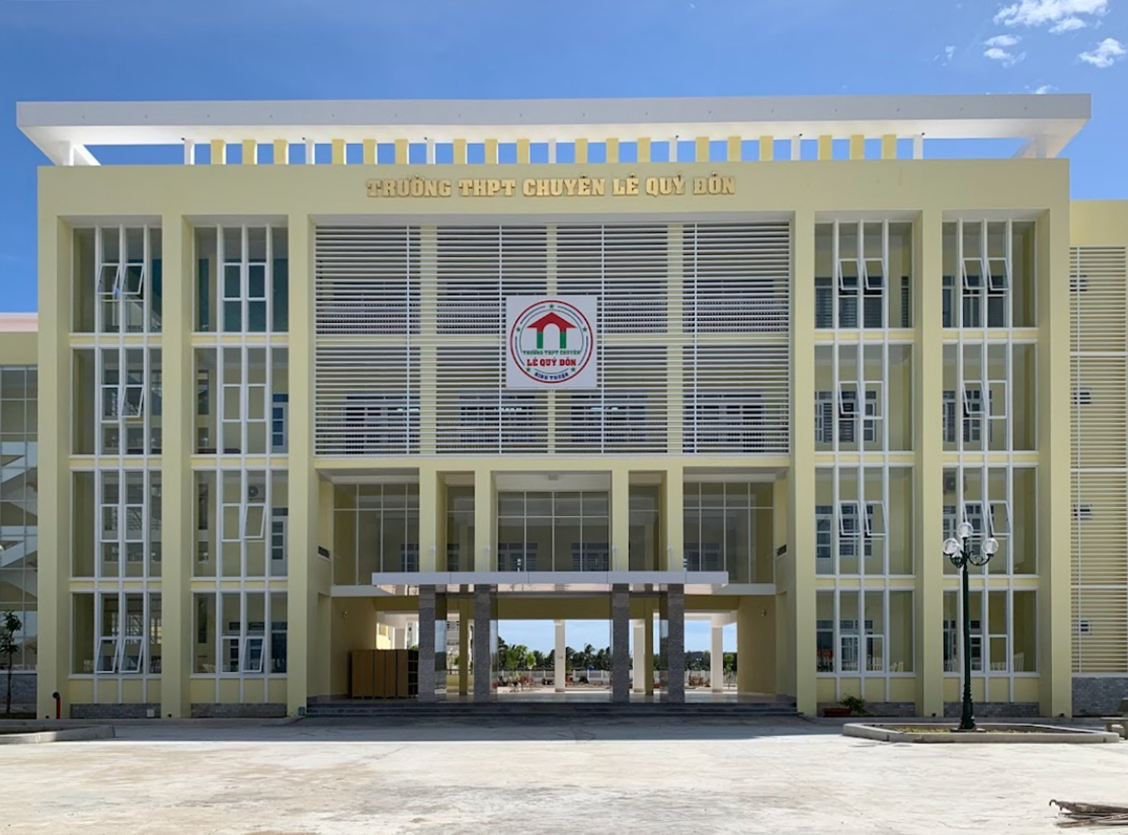 Trường THPT Chuyên Lê Quý Đôn - một trong những cơ sở giáo dục trọng điểm của tỉnh Khánh Hòa